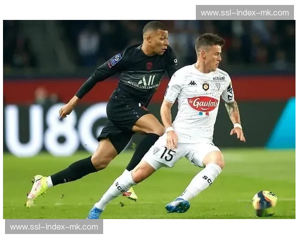 雷恩主场迎战榜首巴黎：临时主帅遭遇伤兵潮，七连胜巴黎剑指三分